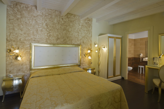 Viktoria Palace Hotel - photo 2