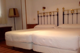 HOTEL LOS PERALES