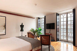 THE HOUSE OF SANDEMAN HOSTEL & SUITES