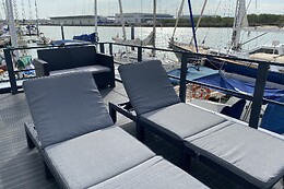 HOUSEBOAT - CASA FLOTANTE