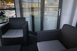 HOUSEBOAT - CASA FLOTANTE