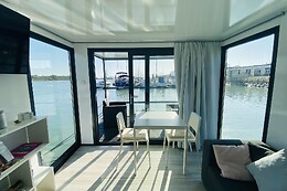 HOUSEBOAT - CASA FLOTANTE