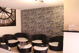 BIKE SUITE & LOUNGE