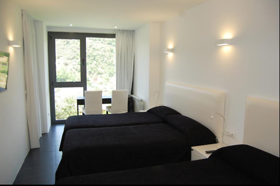 HOSTAL TRES CAMPANAS - photo 1