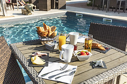 Elegance Suites Hôtel****