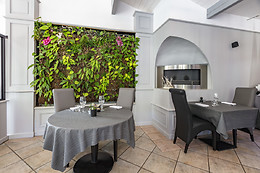 Elegance Suites Hôtel****