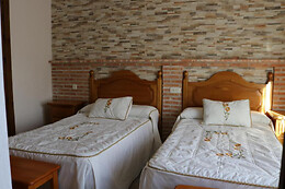 CASA RURAL LA CERECERA Y CASA RURAL VALLECASAR