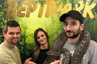 Een geleid bezoek aan de reptielen en dieren met voederen en verzorgen bij Mike's Repitpark (Doornik - Henegouwen)