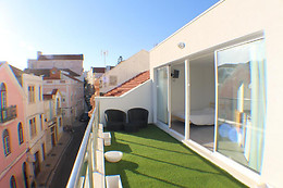 BIKE SUITE & LOUNGE